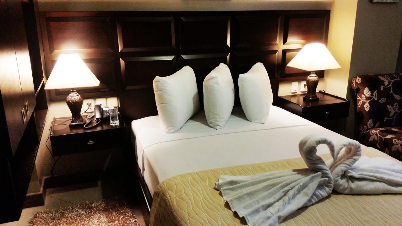 Atlantic Blue Hotel グアヤキル エクステリア 写真
