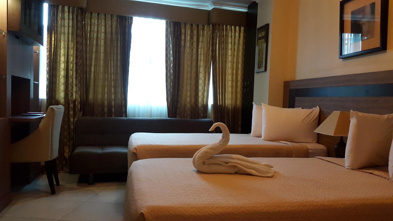 Atlantic Blue Hotel グアヤキル エクステリア 写真