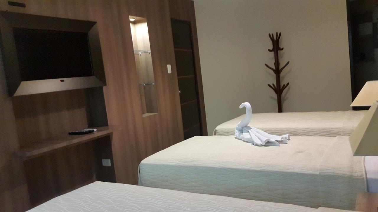 Atlantic Blue Hotel グアヤキル エクステリア 写真